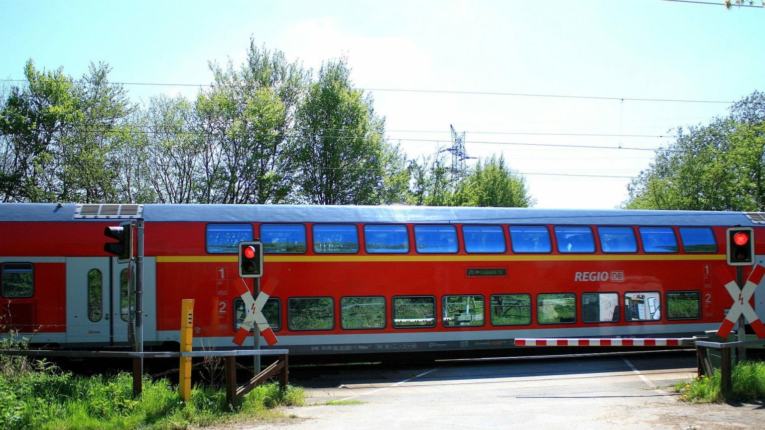 Bahnschranke umfahren – Tödlicher Unfall cropped regio 1381071 1920 1