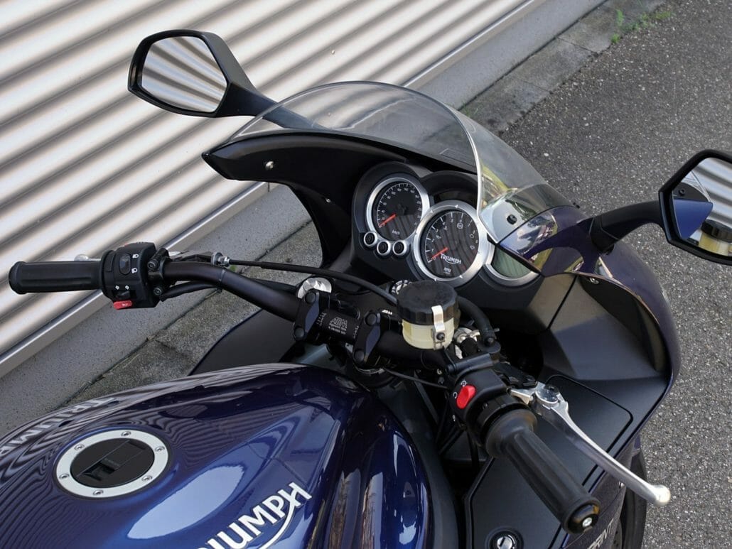ABM Superbike Lekerumbau-KITs 2 dsc00792 motorrad triumph sprint gt superbike hochlenker umbau lenkererhoehung c09e2938ae2c1d3ebac03d7eb792a846 min