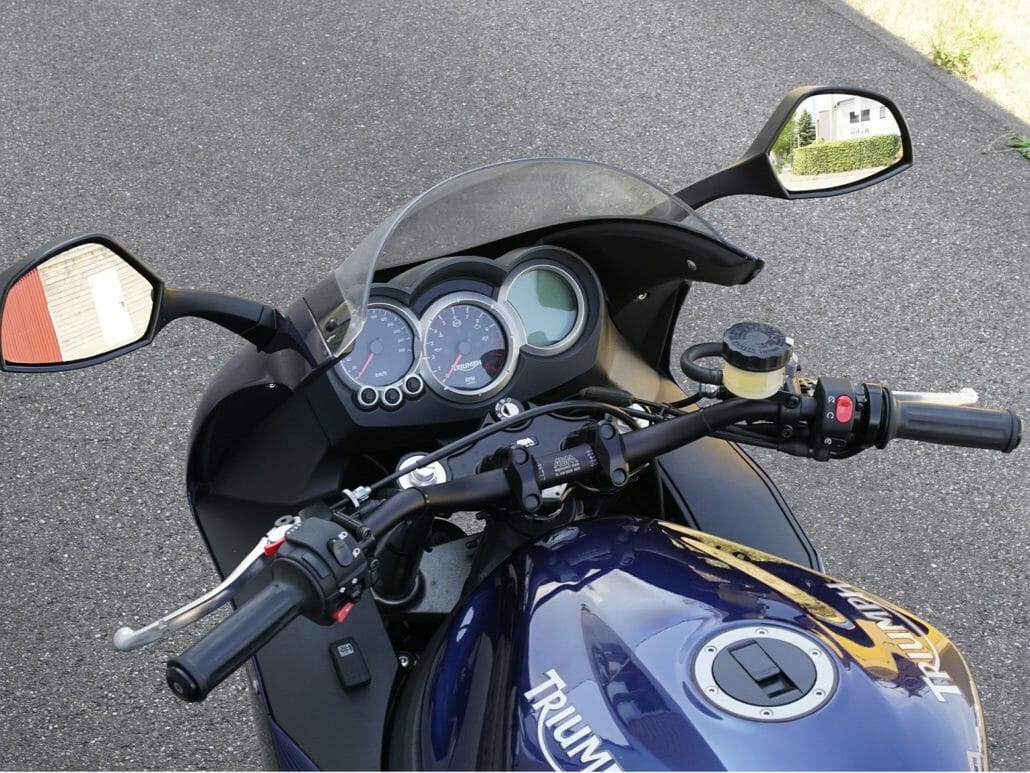 ABM Superbike Lekerumbau-KITs 3 dsc00796 motorrad triumph sprint gt superbike hochlenker umbau lenkererhoehung fb100e7ffd9136d8c8400ba153d761dd min