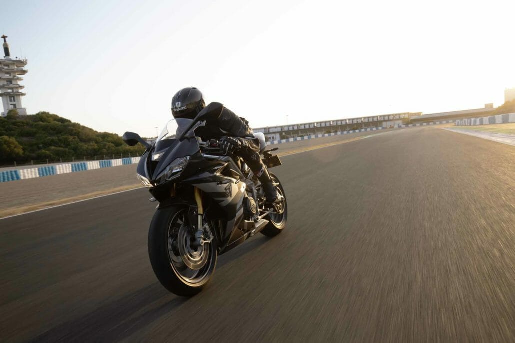 Triumph Daytona 765 Motorcycle News App MotorcyclesNews Motorrad Nachrichten App 1