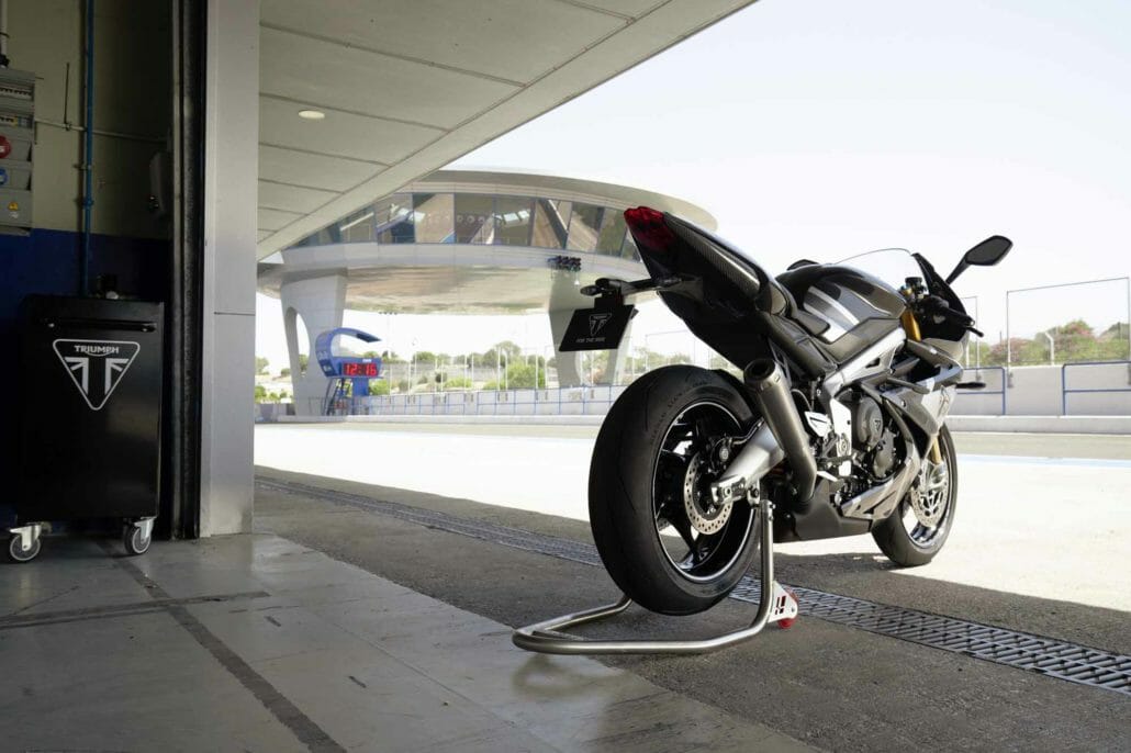 Triumph Daytona 765 Motorcycle News App MotorcyclesNews Motorrad Nachrichten App 15