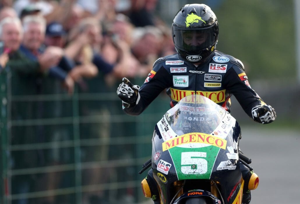 Bruce Anstey gewinnt Lightweight Classic TT 2 a77j6550