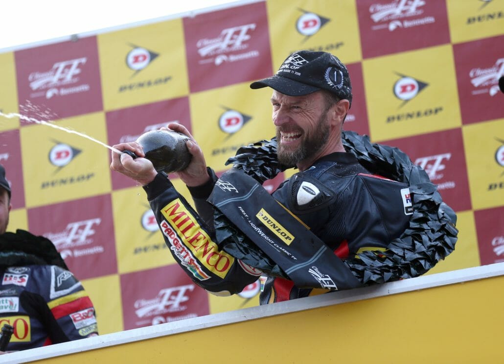 Bruce Anstey gewinnt Lightweight Classic TT 4 a77j7112