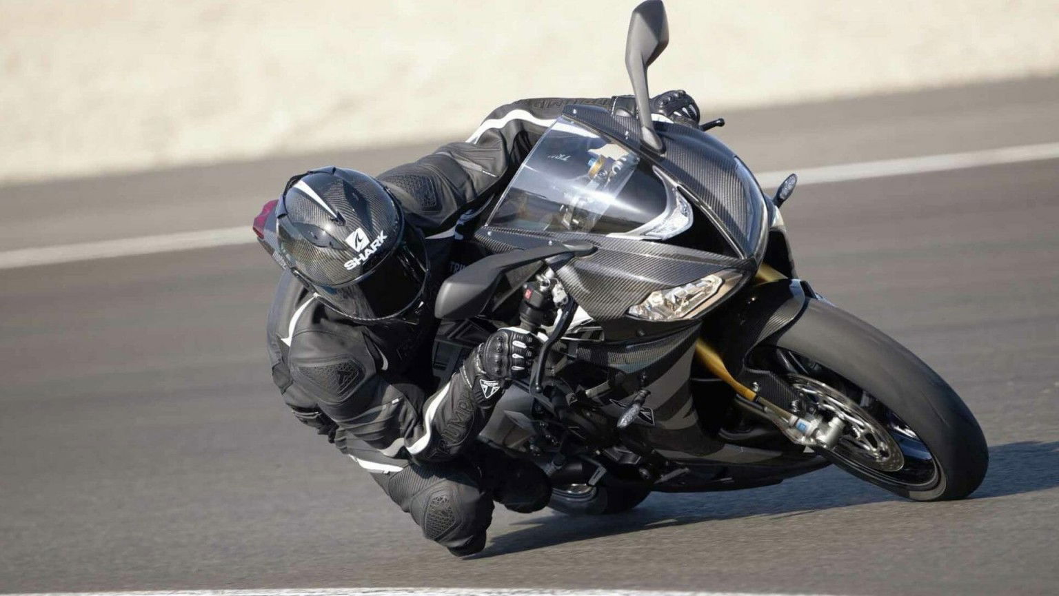 cropped cropped cropped Triumph Daytona 765 Motorcycle News App MotorcyclesNews Motorrad Nachrichten App 7
