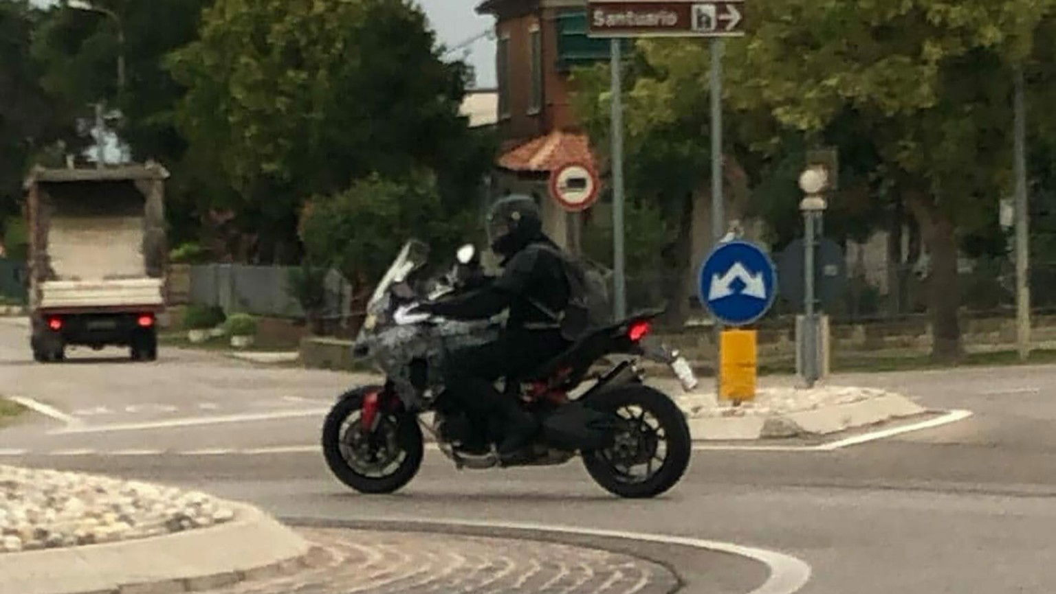 Spy-Foto der Ducati Multistrada V4 aufgetaucht cropped ducati multistrada v4 spy photo