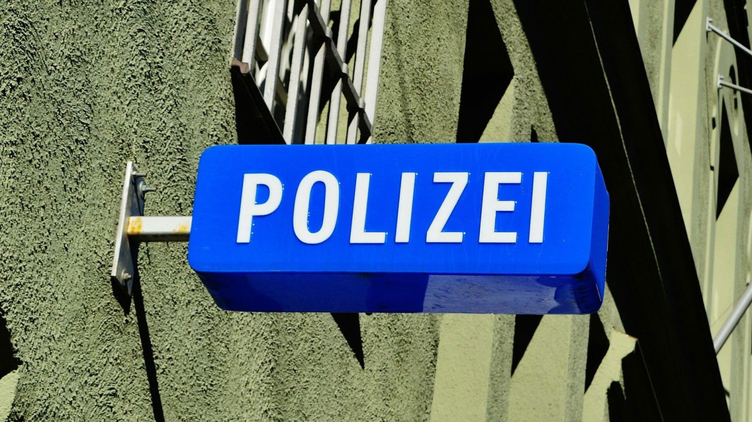 Öl-Falle in Auma? cropped police 1530531