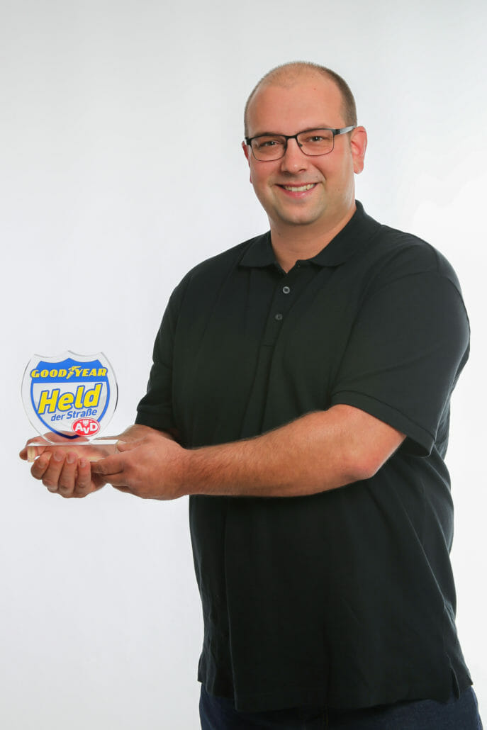 Held der Straße – Motorradfahrer aus Gebüsch gerettet 2 Held der Straße