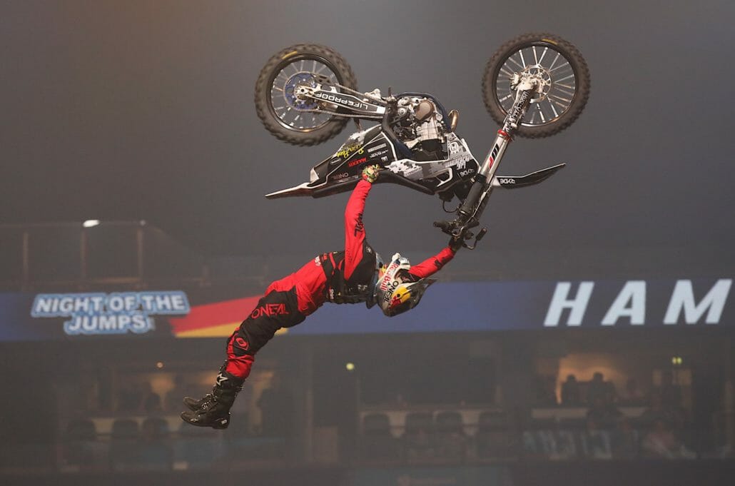 Team Deutschland verteidigt den Titel beim Freestyle of Nations der NIGHT of the JUMPs 4 Luc Ackermann Hartattack Flip 1M8A6721