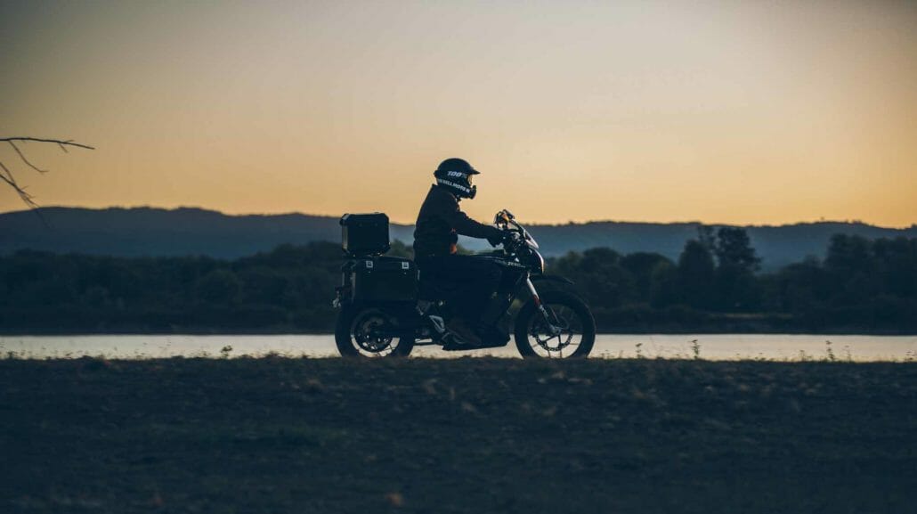 Zero Motorcycles bringt Tourenmaschine weltweit auf den Markt 38 Zero DSR Black Forest Motorcycle News App Motorrad Nachrichten App MotorcyclesNews 9