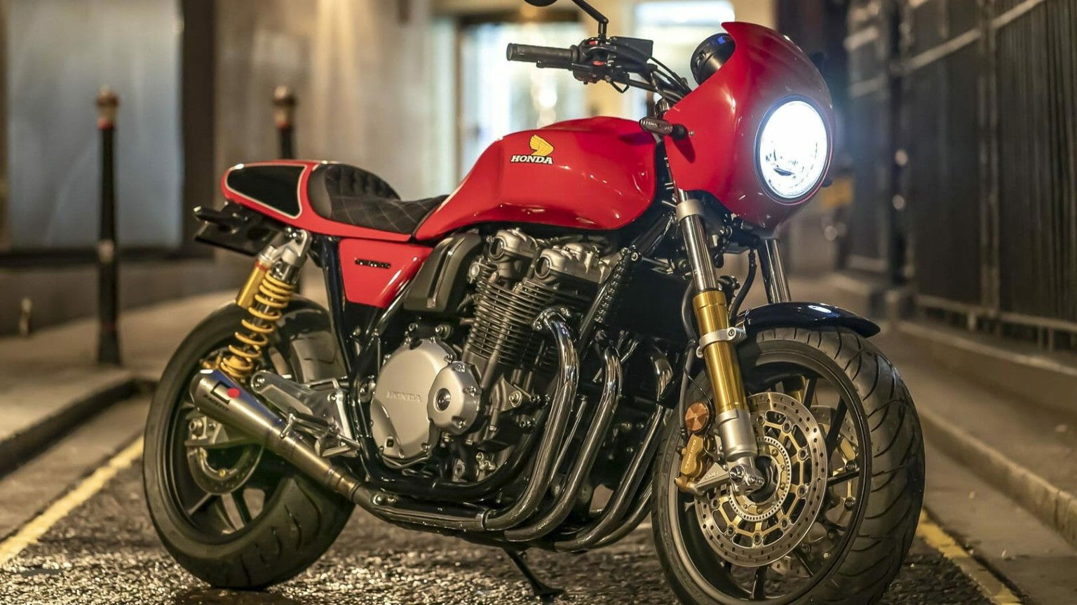 Sondermodell: Honda CB1100 RS 5Four Custom cropped Honda CB1100 RS 5Four Custom Motorcycle News App Motorrad Nachrichten App MotorcyclesNews 5