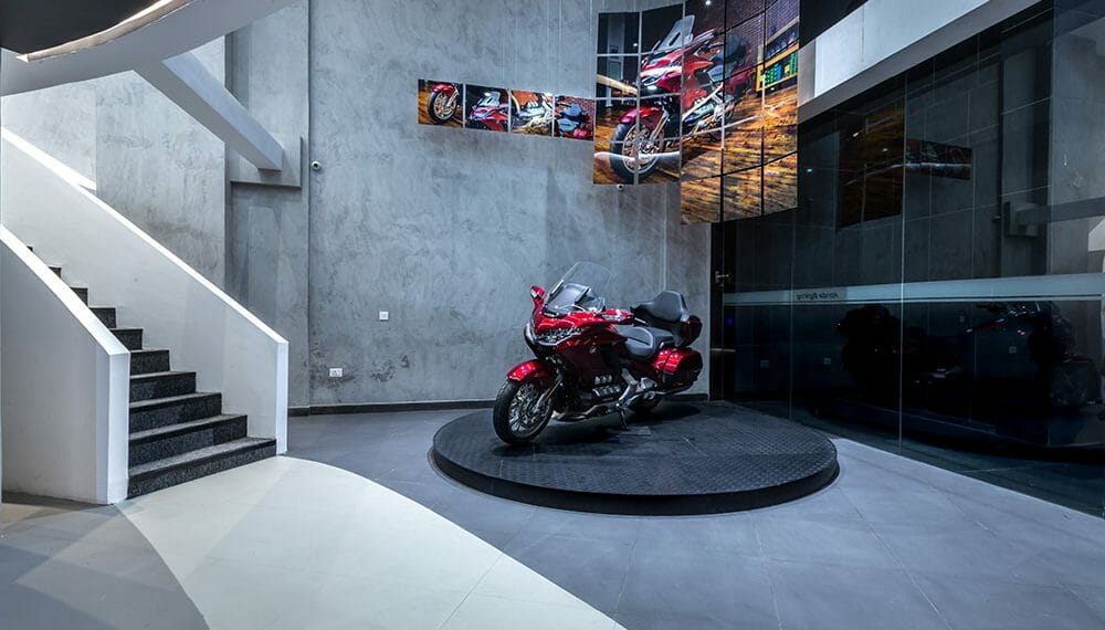 Honda Big Wing Showroom 3