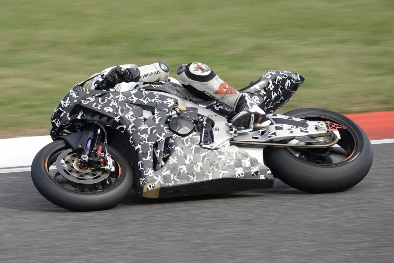 Honda CBR1000RR Fireblade 2020 – Spyfotos 25 Honda CBR1000RR Fireblade 2020 Motorcycle News App Motorrad Nachrichten App MotorcyclesNews 12