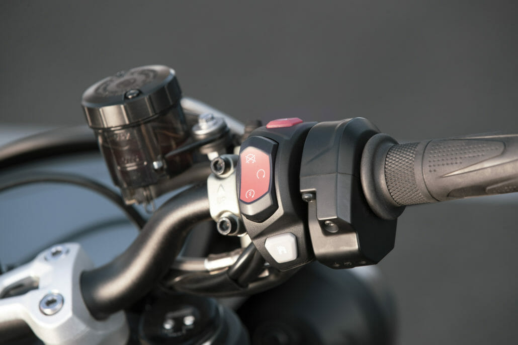 Triumph Street Triple RS (2020) 8 Triumph Street Triple RS Motorcycle News App Motorrad Nachrichten App MotorcyclesNews 18