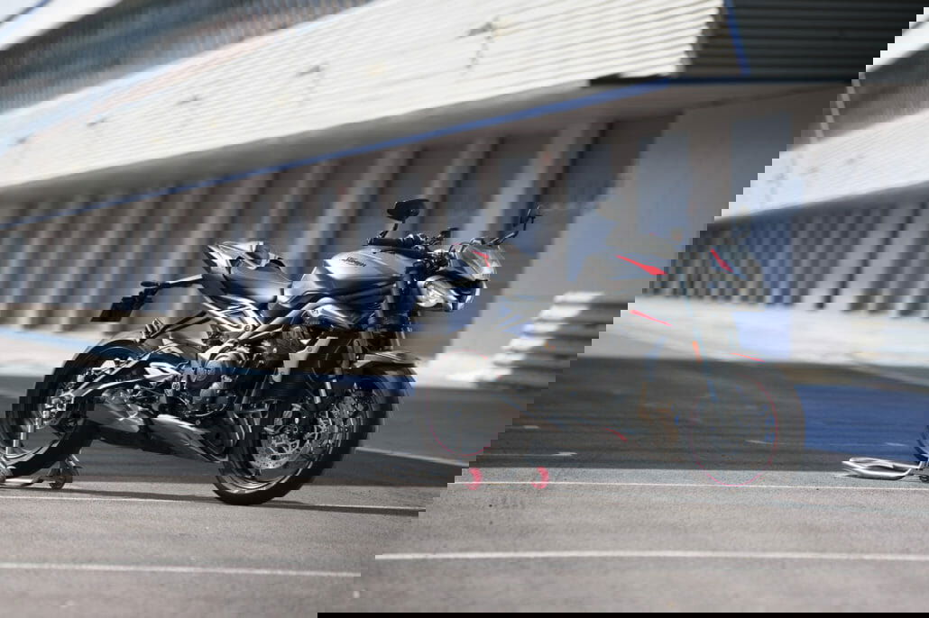 Triumph Street Triple RS (2020) 17 Triumph Street Triple RS Motorcycle News App Motorrad Nachrichten App MotorcyclesNews 40