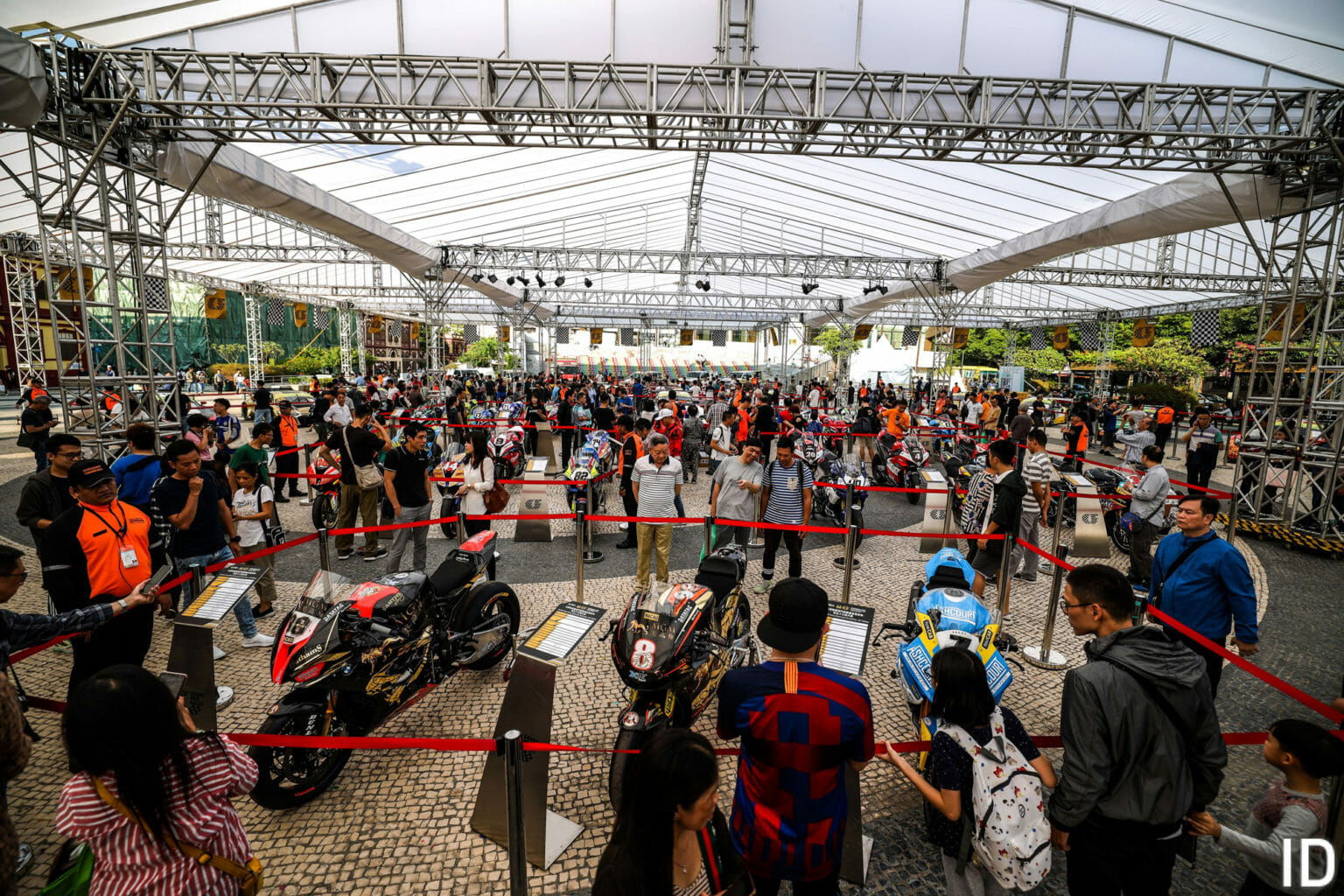 f60fce1220eb2773b384ea5f9de1d7ad 1