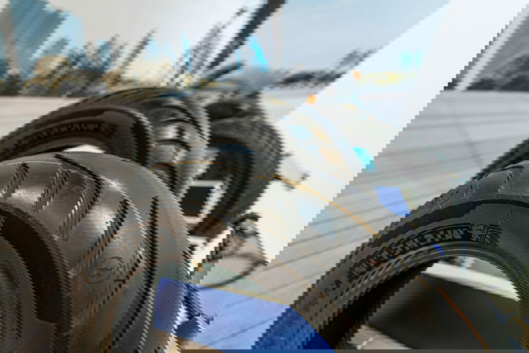 Neu entwickelter Cruiserreifen: Michelin Comander III 33 191129 P2R MI PIC Commander III Velvet Flank03