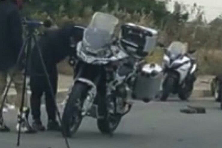 CFMoto 800 Adventure Bike MT 800 2