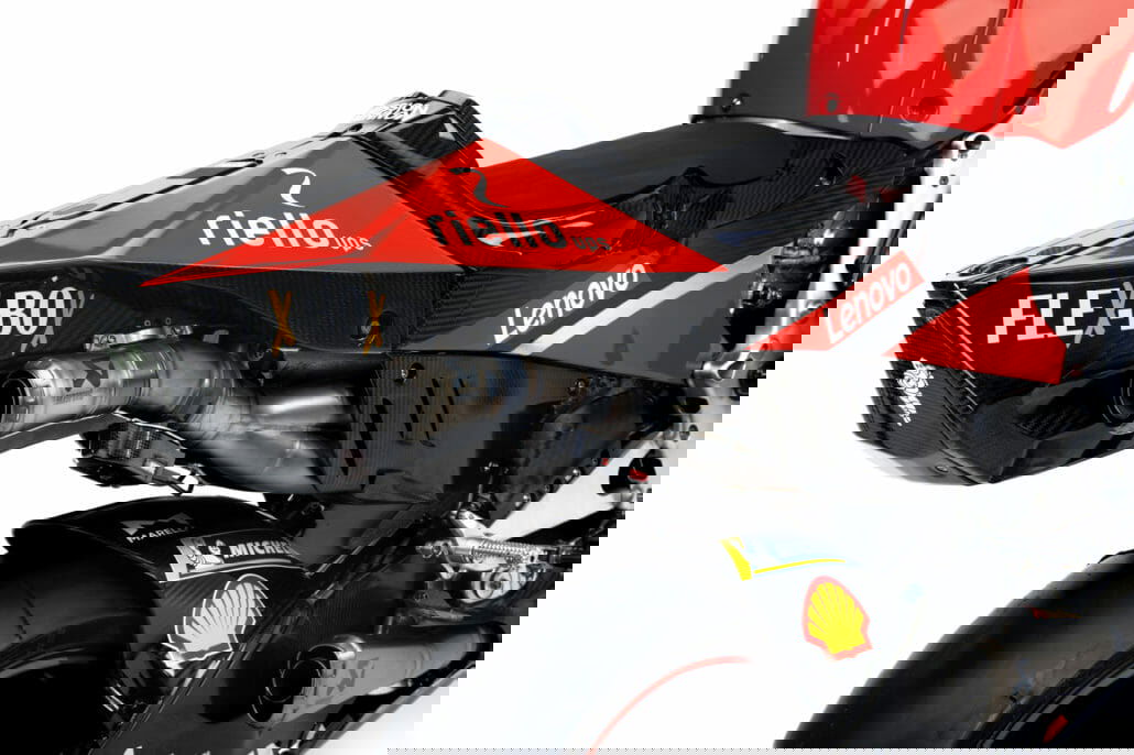 Desmosedici GP details 10 UC143603 High