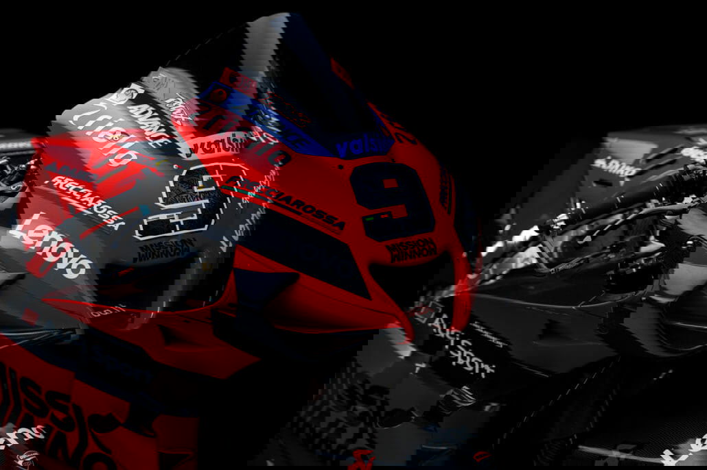 Desmosedici GP details 14 UC143604 High