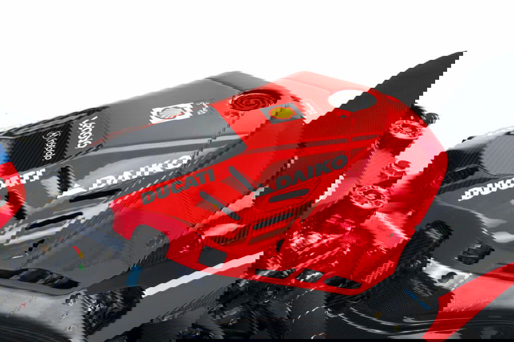 Desmosedici GP details 3 UC143597 High