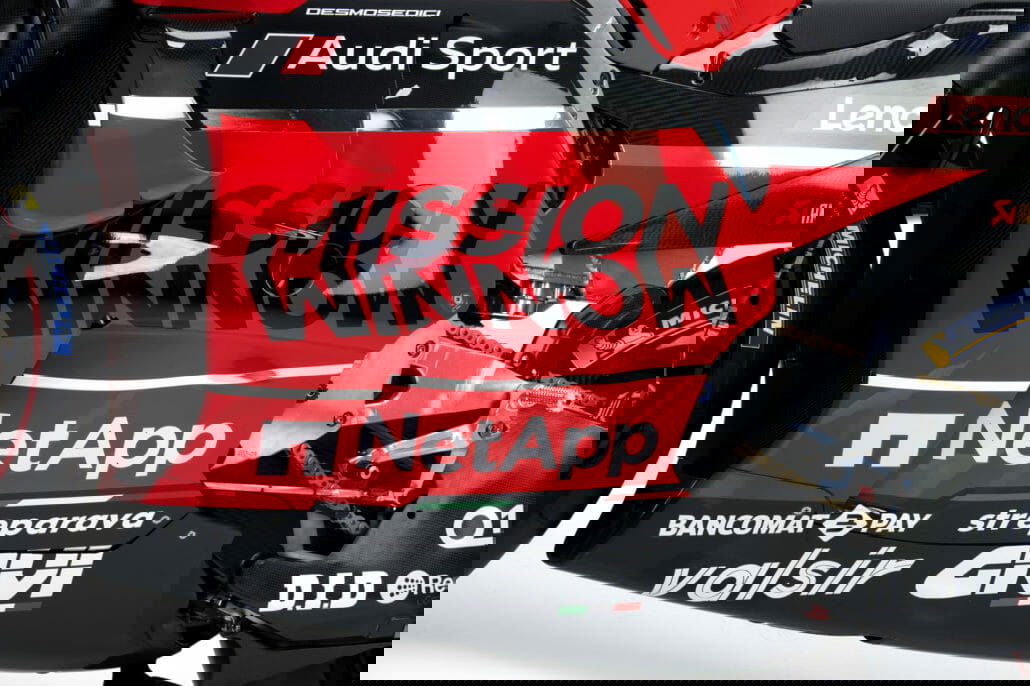 Desmosedici GP details 5 UC143598 High