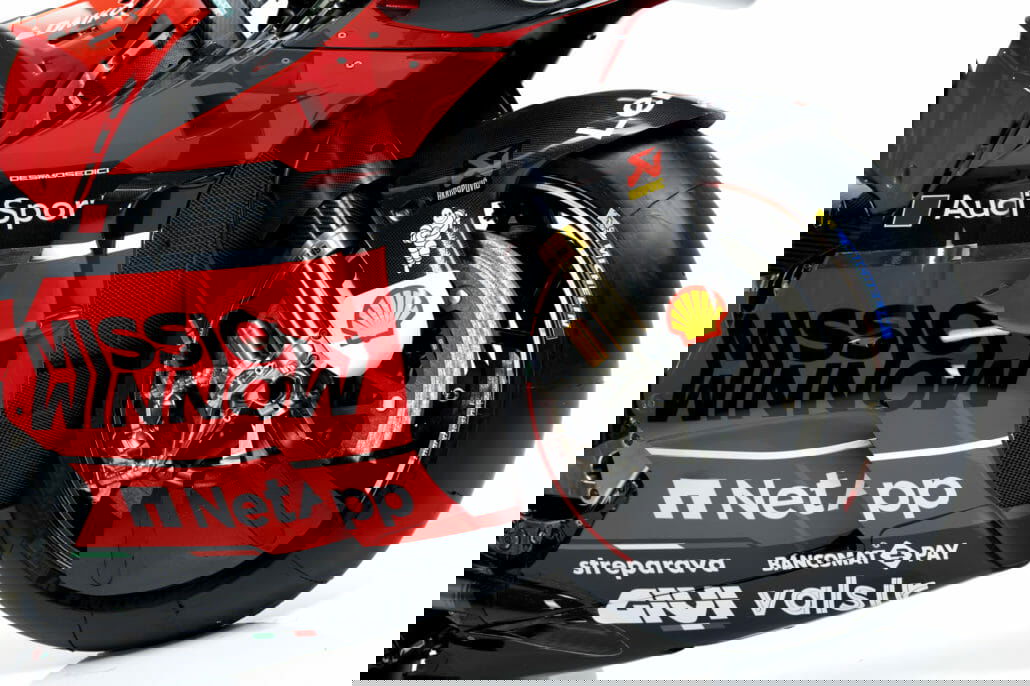 Desmosedici GP details 6 UC143599 High