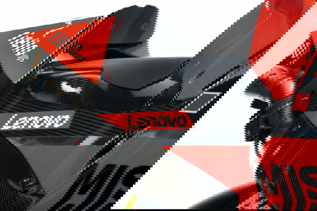 Desmosedici GP details 8 UC143600 High