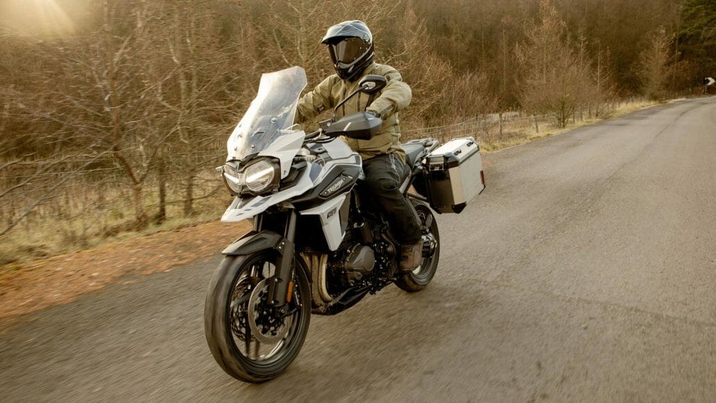 Special models of the Triumph Tiger 1200 33 Triumph Tiger 1200 Alpine Edition MOTORCYCLE NEWS APP MOTORRAD NACHRICHTEN APP MotorcyclesNews 6