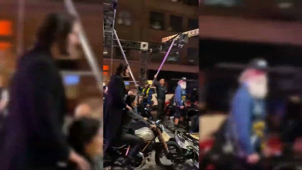 Neo und Tinity fahren Scrambler Matrix