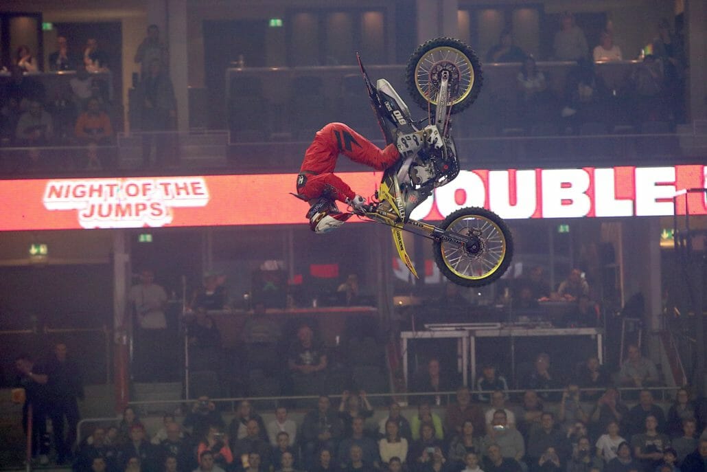 Weltpremiere und spektakuläre Tricks - Team World siegt an Tag 1 der NIGHT of the JUMPs Berlin 30 NOTJ Kai Haase 1M8A9315 m