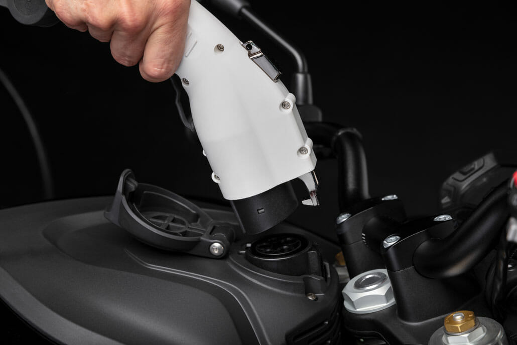 Bonus beim Kauf von Zero Elektromotorrädern 2019 zero s detail charge tank