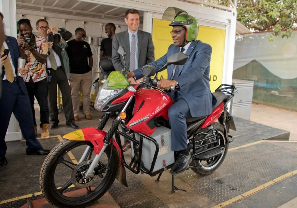 African electric motorcycle for the general public 2 ELgRbJ0WkAEP8Ru
