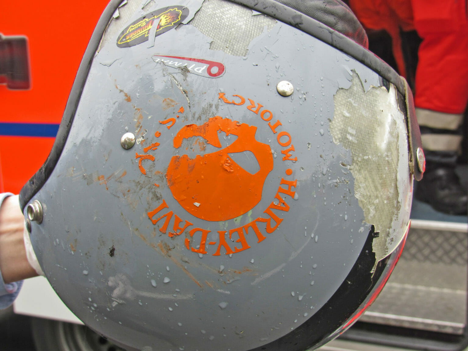 60-jähriger Harley-Fahrer erlag seinen schweren Kopf-Verletzungen Helm