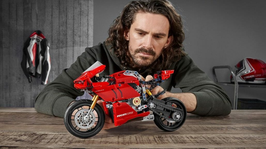 Ducati Panigale V4 R from Lego 4 Lego Ducati Panigale V4 R MOTORCYCLE NEWS APP MOTORRAD NACHRICHTEN APP MotorcyclesNews 4