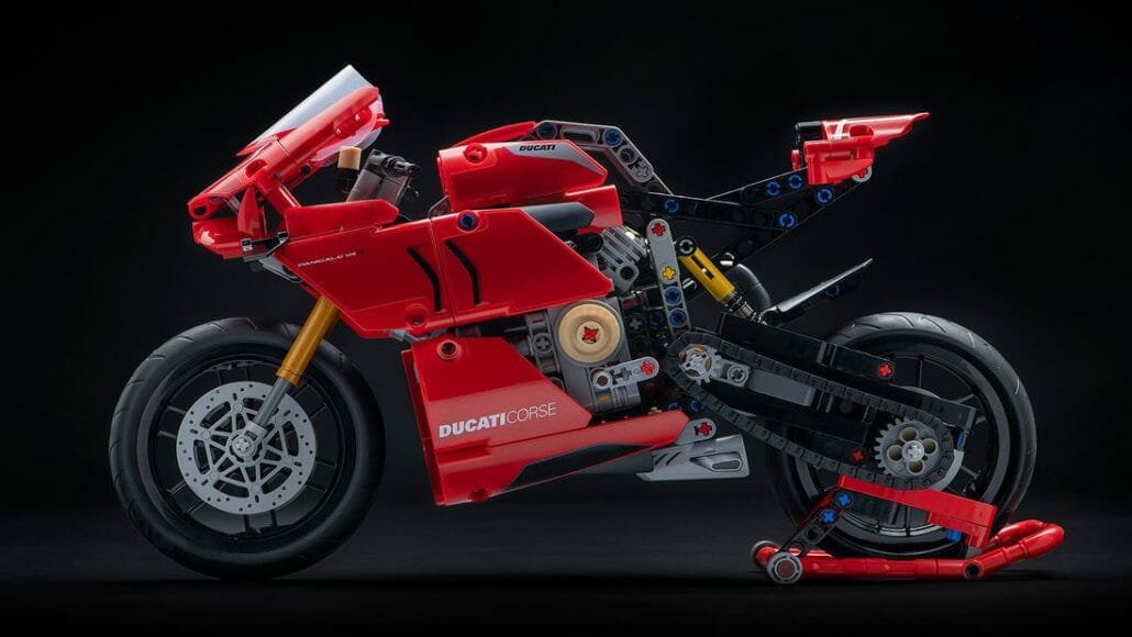 Ducati Panigale V4 R from Lego 6 Lego Ducati Panigale V4 R MOTORCYCLE NEWS APP MOTORRAD NACHRICHTEN APP MotorcyclesNews 6