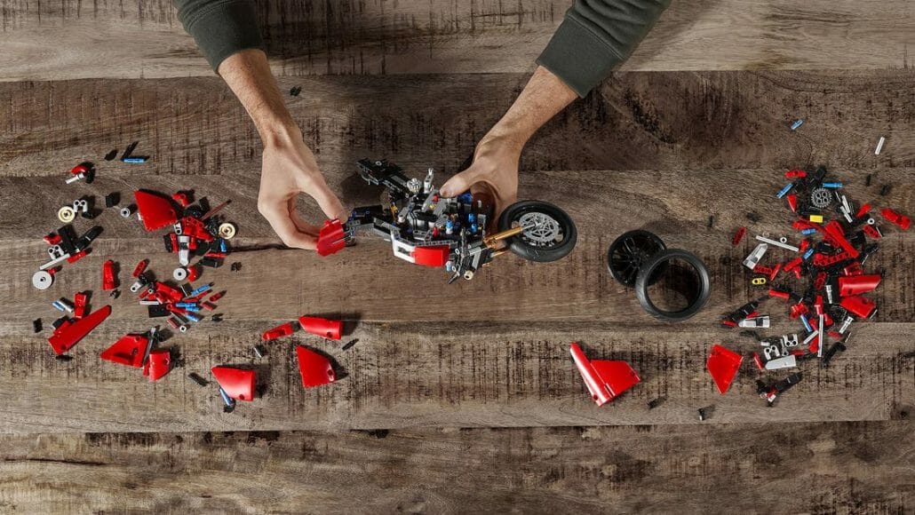 Ducati Panigale V4 R from Lego 8 Lego Ducati Panigale V4 R MOTORCYCLE NEWS APP MOTORRAD NACHRICHTEN APP MotorcyclesNews 8