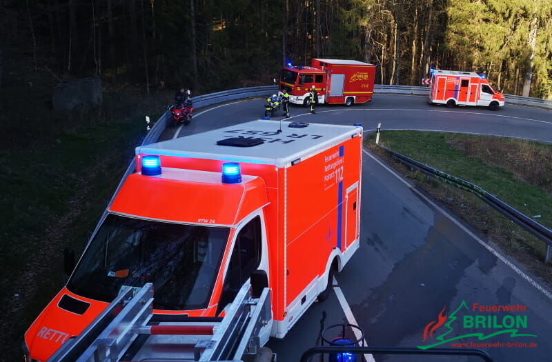 Frontalzusammenstoß – Motorräder brennen aus 2 VU Krad L 870 2a