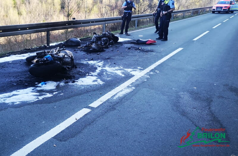 Frontalzusammenstoß – Motorräder brennen aus 3 VU Krad L 870 3