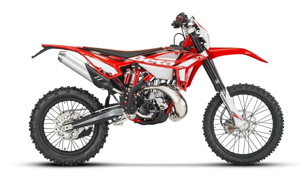 Beta stellt 2021 Enduro Reihe vor 2 RR 2T 200 MY21 side