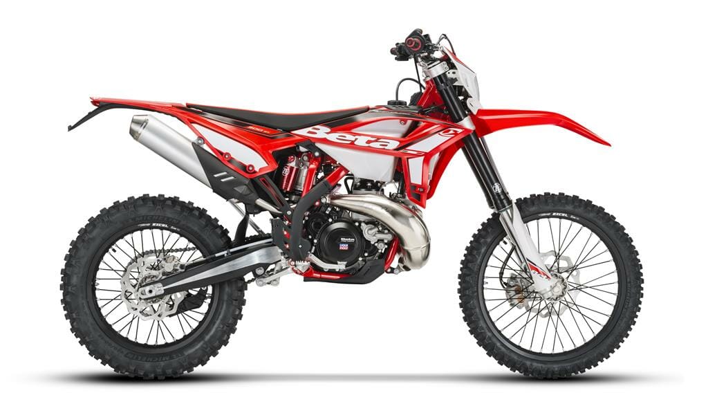 Beta stellt 2021 Enduro Reihe vor 5 RR 2T 300 side