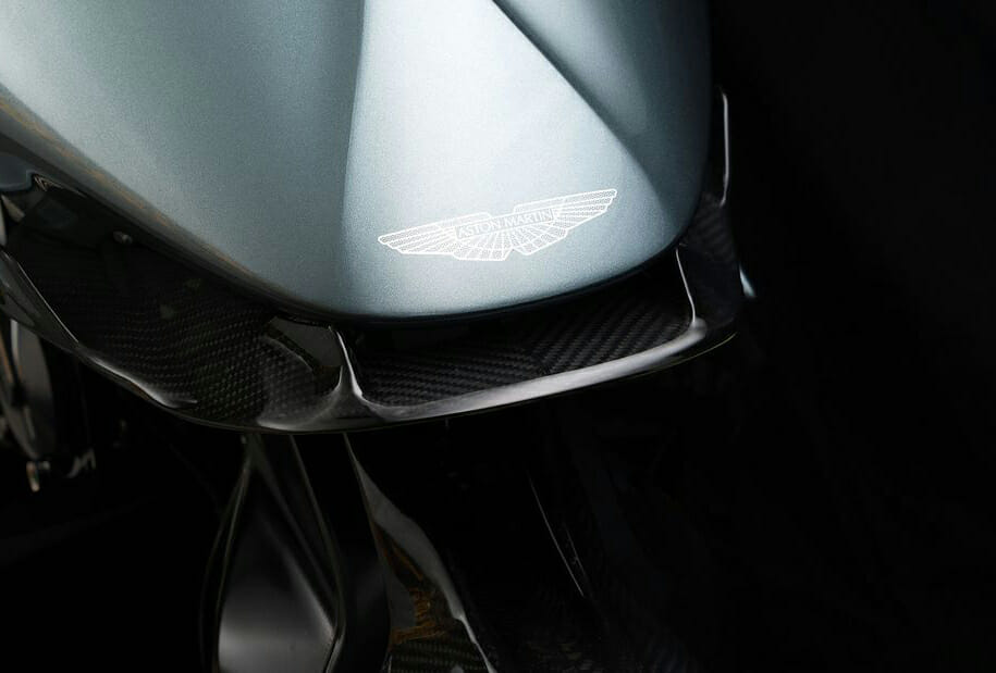 Aston Martin AMB 001 auf der Rennstrecke getestet 1 Aston Martin AMB 001 1