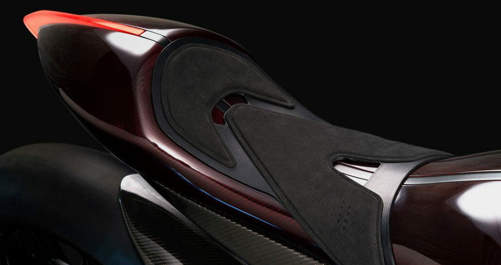 Aston Martin AMB 001 auf der Rennstrecke getestet 11 Aston Martin AMB 001 11