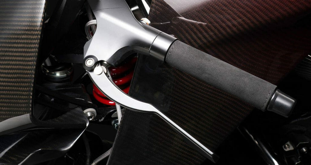 Aston Martin AMB 001 auf der Rennstrecke getestet 13 Aston Martin AMB 001 13