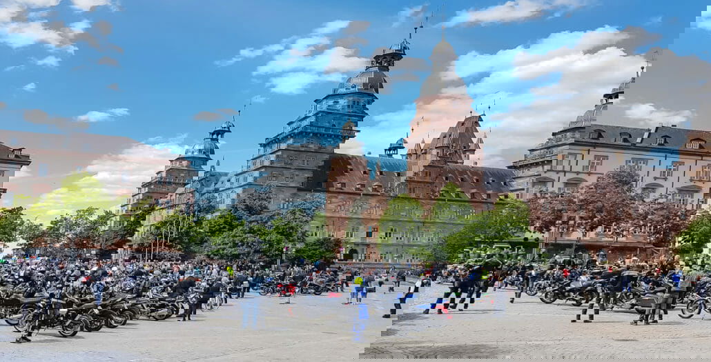 Über 1.000 Biker demonstrieren gegen ein Sonntagsfahrverbot 1 CurveWriter 01