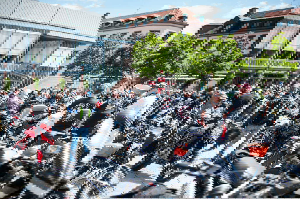 Über 1.000 Biker demonstrieren gegen ein Sonntagsfahrverbot 4 CurveWriter 04