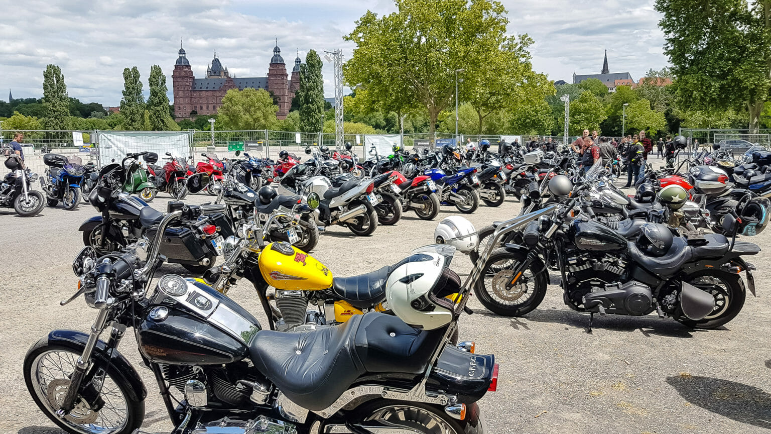 Über 1.000 Biker demonstrieren gegen ein Sonntagsfahrverbot CurveWriter 08