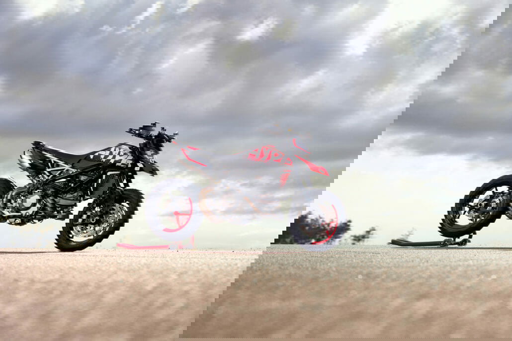 DUCATI HYPERMOTARD 950 RVE AMBIENCE 01 UC169745 High