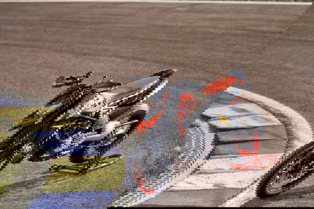 DUCATI HYPERMOTARD 950 RVE AMBIENCE 02 UC169747 High