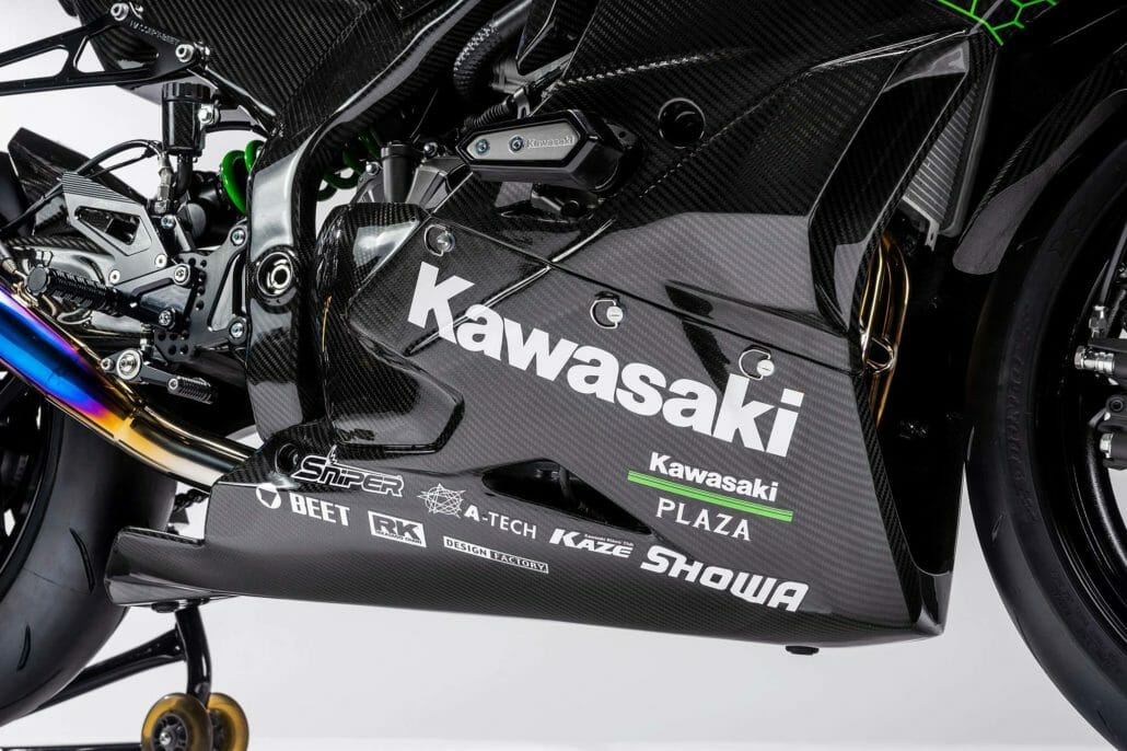 Kawasaki Ninja ZX-25R leistet gute 40 PS am Hinterrad 4 Kawasaki Ninja ZX 25R carbon fiber race bike 01 Kopie