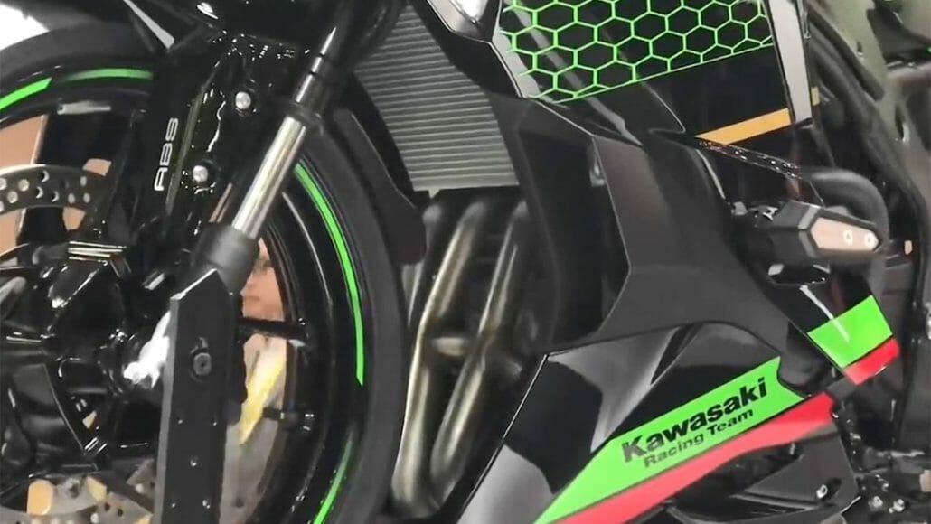Kawasaki ZX 25 R 8 Kopie